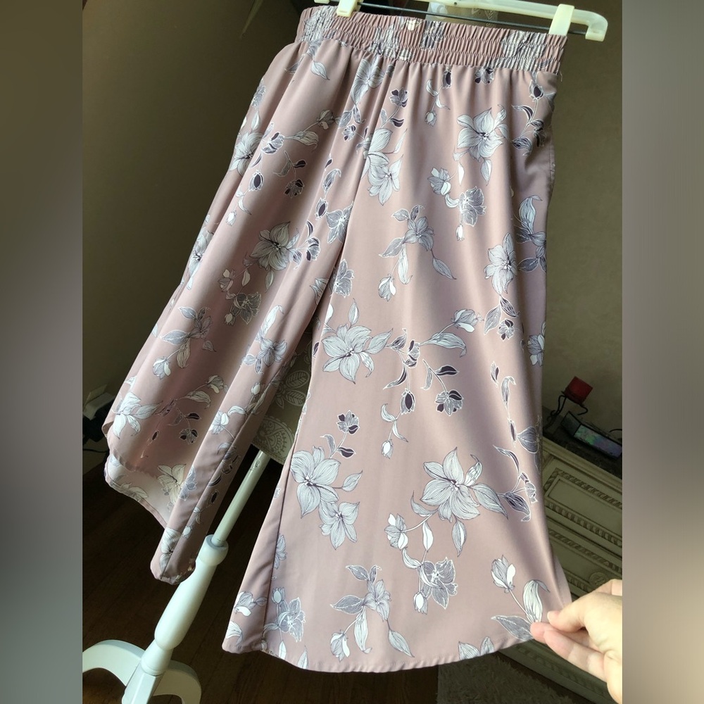 NWOT LOGO by Lori Goldstein Soft Pink Wide Leg Capris